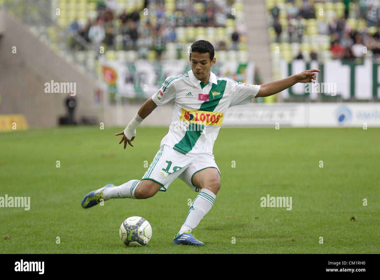 Danzig, Polen 15. September 2012 Lechia Gdansk Defet Piast Gliwice 1:2 bei polnischen Extraliga Fußballspiel auf PGE Arena Stadion. Ricardinho in Aktion während des Spiels Stockfoto