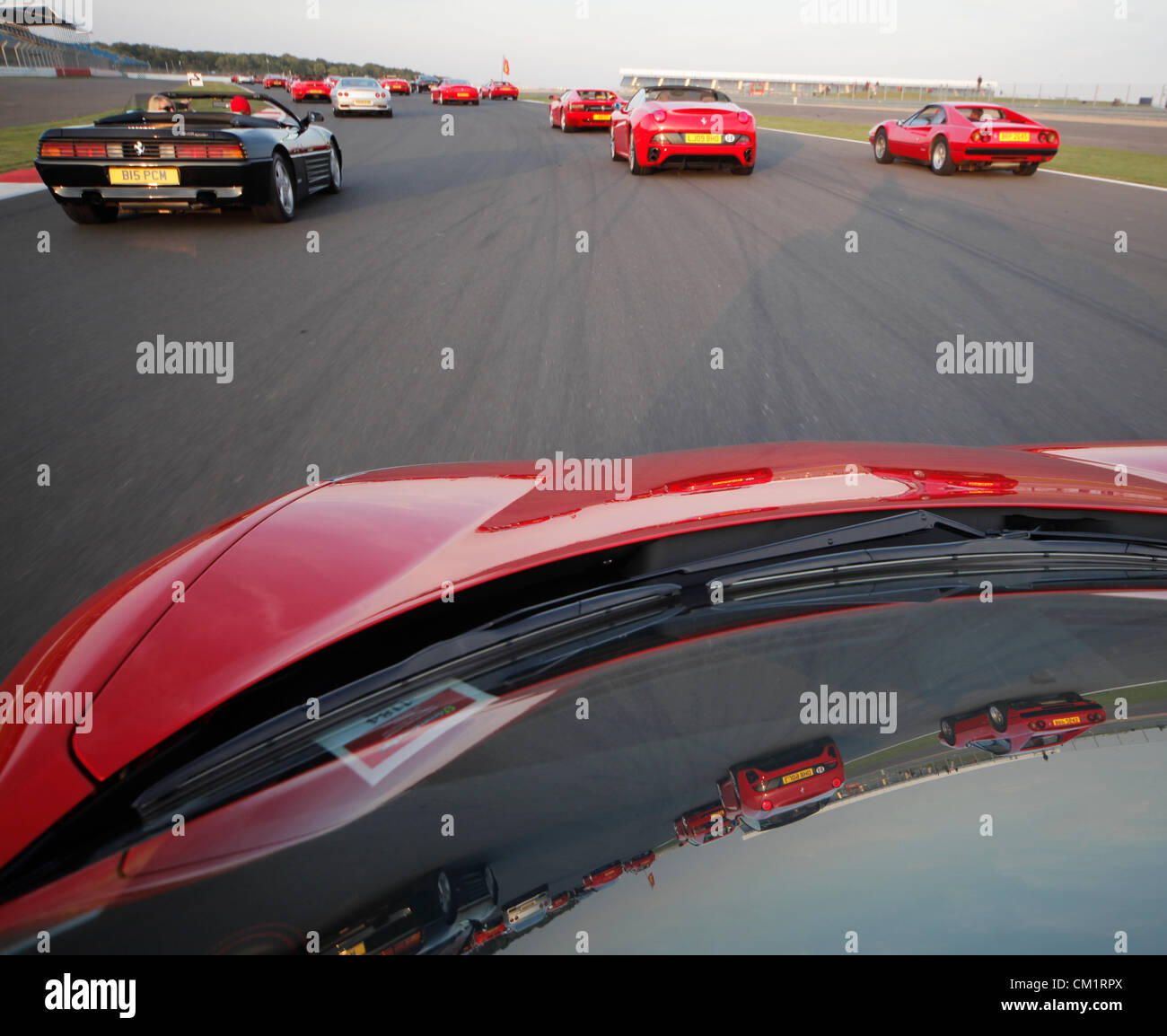 458 SPIDER & FERRARI REFLECTIO FERRARI WORLD RECORD 1000 PLUS SILVERSTONE GRAND PRIX CIRCUIT ENGLAND ENGLAND 15. September 2012 Stockfoto