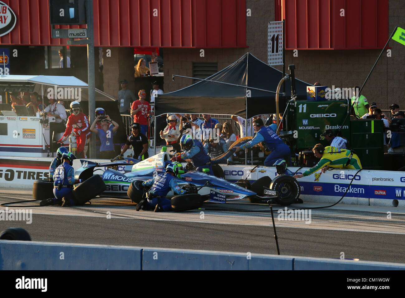 15. September 2012 - Fontana, Kalifornien, USA - Indycar, MAV TV 500, Fontana, CA, September 12-15 2012, TONY KANAAN, KV Racing Technology (Kredit-Bild: © Ron Bijlsma/ZUMAPRESS.com) Stockfoto