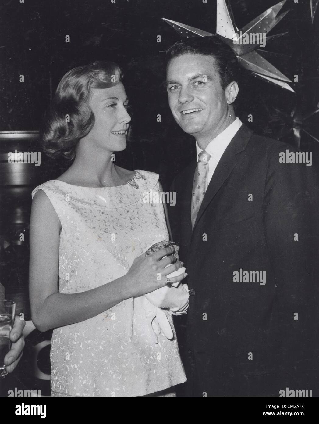 Cliff Robertson Mit Frau Cynthia Stone Lemmon Auf Der Party Geliefert Von Fotos Inc Kredit Bild C Von Globe Fotos Inc Globe Photos Zumapress Com Geliefert Stockfotografie Alamy