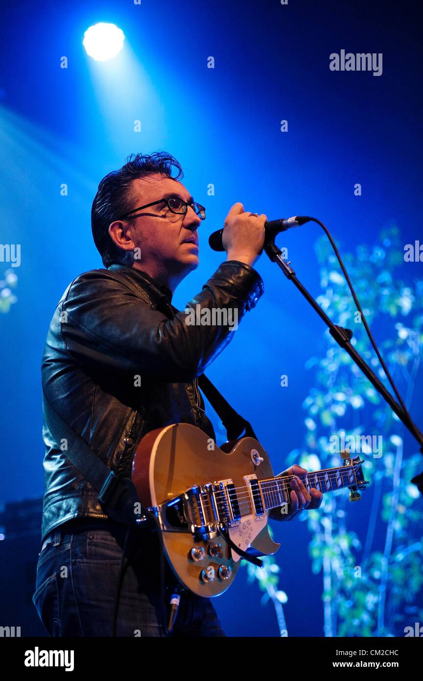 Richard Hawley spielt The Brighton Dome am 19.09.2012 im The Dome, Brighton. Personen im Bild: Mercury Music Prize nominiert Richard Hawley spielt eine 14-Datum-UK-Tour... Bild von Julie Edwards Stockfoto