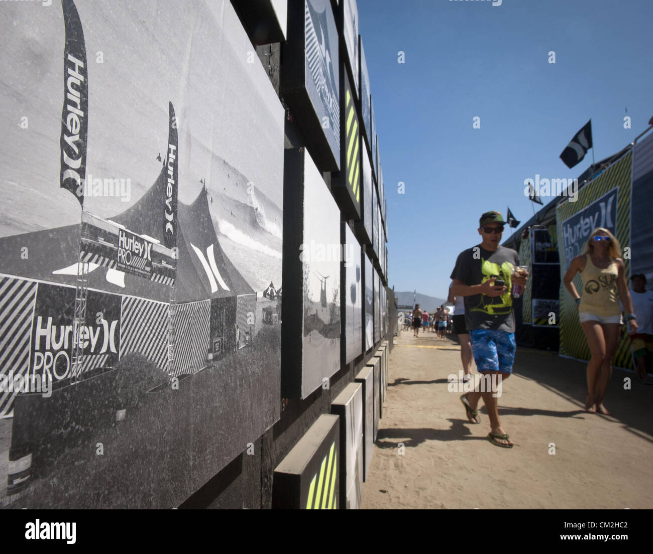 20. September 2012 gewann - San Clemente, Kalifornien, USA - KELLY SLATER, der Coco Beach Florida, die 2012 Hurley Pro San Onofre State Beach in der Nähe von San Clemente, Kalifornien, am Donnerstagnachmittag, 20. September 2012, nach einer viertägigen Schlacht über 5 Tage, die Sonntag begann.  Auf dem Foto könnte eine Wand mit Instagram-Fotos eingereicht von Fans auf die 2012 Hurley Pro auf dem Display an San Onofre State Beach am Donnerstagnachmittag gesehen werden. (Kredit-Bild: © David Bro/ZUMAPRESS.com) Stockfoto