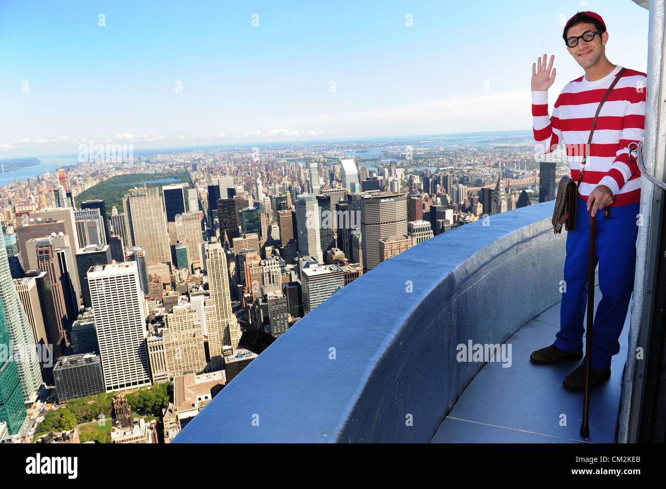 21 September 2012 Manhattan New York Usa Waldo Touren Der 86 Etage Observatorium Und 103 Stock Brustung Auf Das Empire State Building Zur Feier Des 25 Jahrestages Jedermanns Lieblings Globetrotter