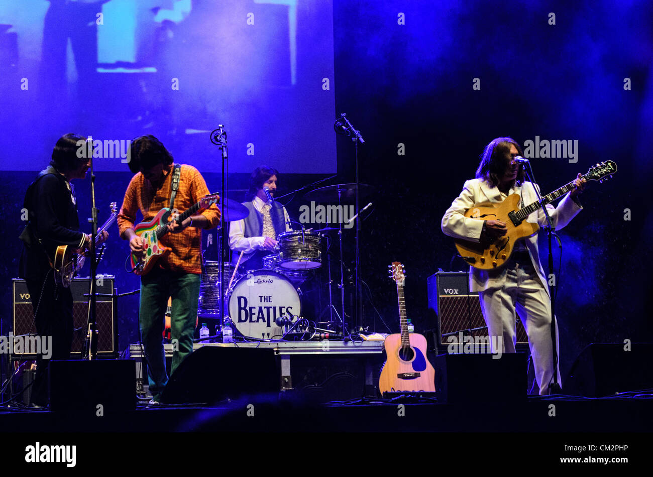 Die "Abbey Road", preisgekrönte Beatles Tribute Band bringt Tausende von begeisterten Fans zurück in den 60ern und 70ern beim Barcelona City Festival, La Merce, 2012. Stockfoto