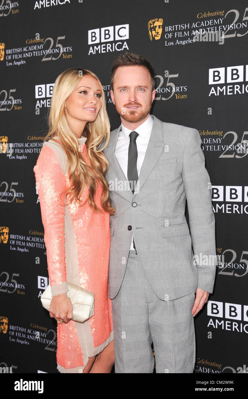 Lauren Parsekian, Aaron Paul im Ankunftsbereich für BAFTA Los Angeles TV Tee 2012, The London Hotel auf dem Dach, Los Angeles, CA 22. September 2012. Foto von: Elizabeth Goodenough/Everett Collection Stockfoto