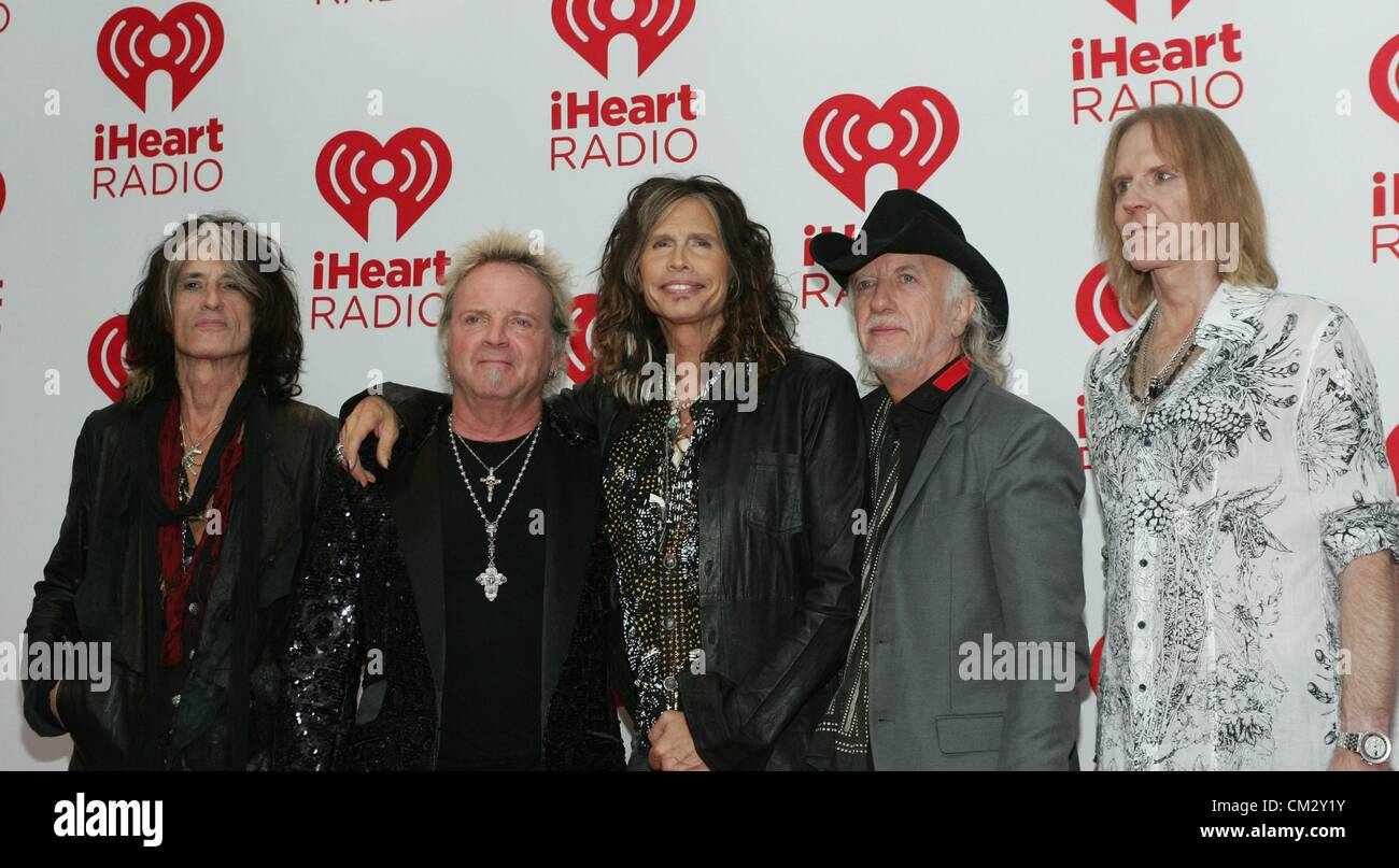 Joe Perry, Joey Kramer, Steven Tyler, Tom Hamilton, Brad Whitford Aerosmith in Anwesenheit für iHeart Radio Music Festival 2012 - Sa, MGM Grand Garden Arena, Las Vegas, NV 22. September 2012. Foto von: James Atoa/Everett Collection Stockfoto