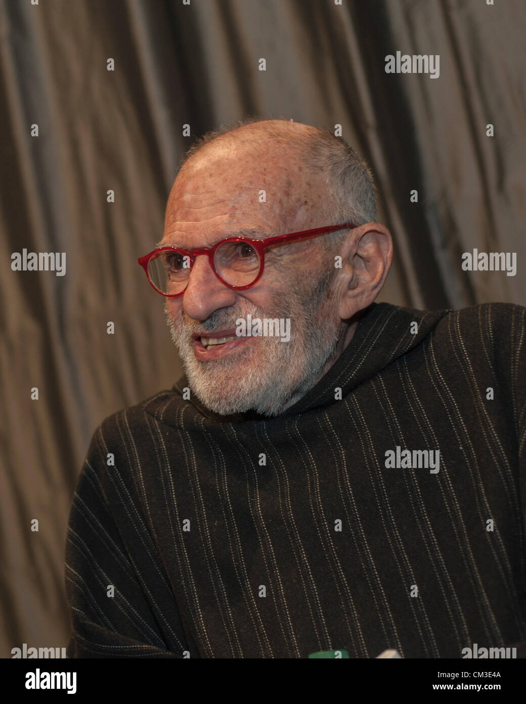 New York, NY, USA, Larry Kramer, berühmter AIDS-Aktivist und Autor, spricht im IFC Film Center, Manhattan, 1990er Stockfoto