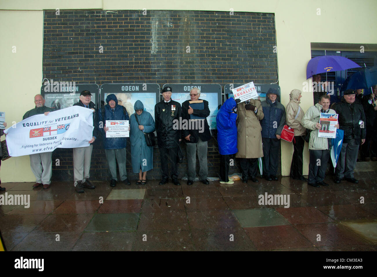 25. September 2012. Brighton, UK.  Demonstranten für die Veteranen der Geschlechter außerhalb des Konferenz-Zentrums in Brighton während der liberalen Demokraten Jahreskonferenz in Brighton. Stockfoto