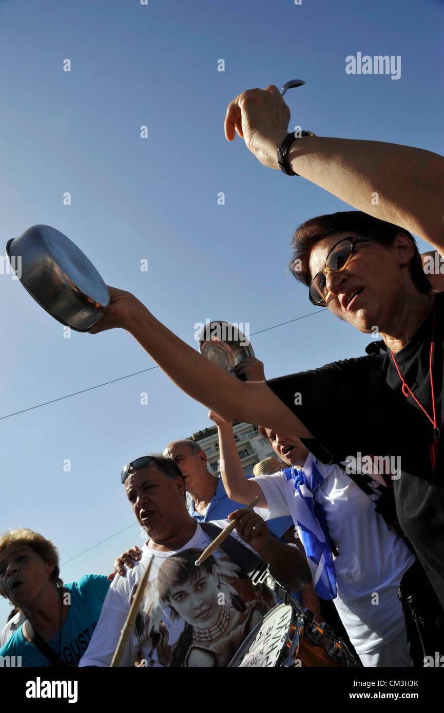 26. September 2012 wurde im Juni Athen - Generalstreik in Griechenland, der erste Generalstreik seit der Koalitionsregierung gebildet. Der Schlag gegen ein neues Paket von Sparmaßnahmen schneidet Wert von 11,5 Milliarden von Euro durch die Länder größten Gewerkschaften GSEE und ADEDY benannt worden ist. - Stockfoto