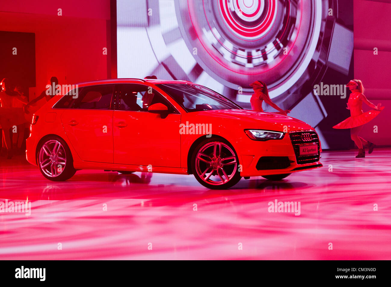Neue Audi A3 Sportback wurde während der VW Group Night Show am Vorabend der Paris Motor Show in Paris, Frankreich am Mittwoch, 26. September 2012 vorgestellt. (CTK Foto/Rene Fluger) Stockfoto