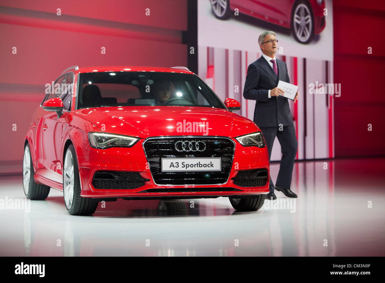 Neue Audi A3 Sportback wurde während der VW Group Night Show am Vorabend der Paris Motor Show in Paris, Frankreich am Mittwoch, 26. September 2012 vorgestellt. (CTK Foto/Rene Fluger) Stockfoto