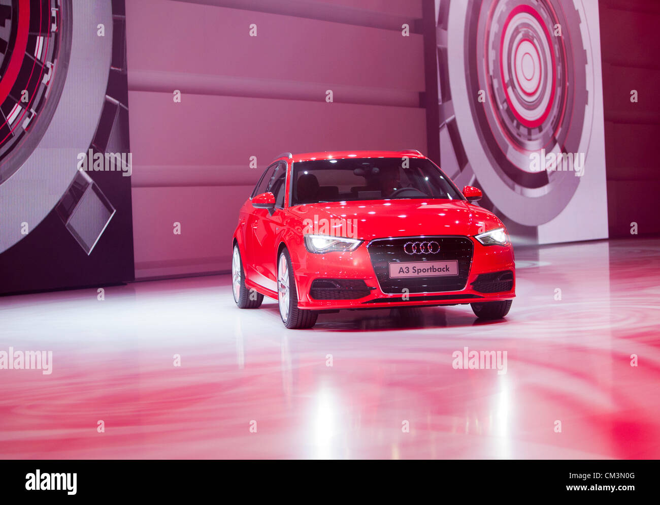 Neue Audi A3 Sportback wurde während der VW Group Night Show am Vorabend der Paris Motor Show in Paris, Frankreich am Mittwoch, 26. September 2012 vorgestellt. (CTK Foto/Rene Fluger) Stockfoto