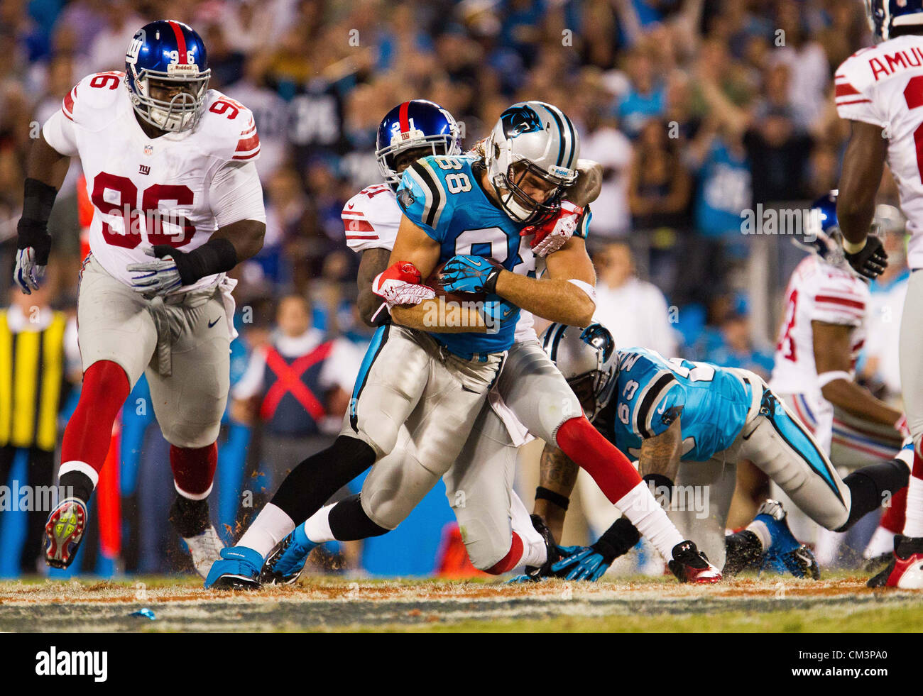 Sept. 27, 2012 - Charlotte, North Carolina, USA - Carolina Panthers TE Greg Olsen (88) in Aktion während des Thursday Night Football-Spiels. (Kredit-Bild: © Anantachai Brown/ZUMAPRESS.com) Stockfoto