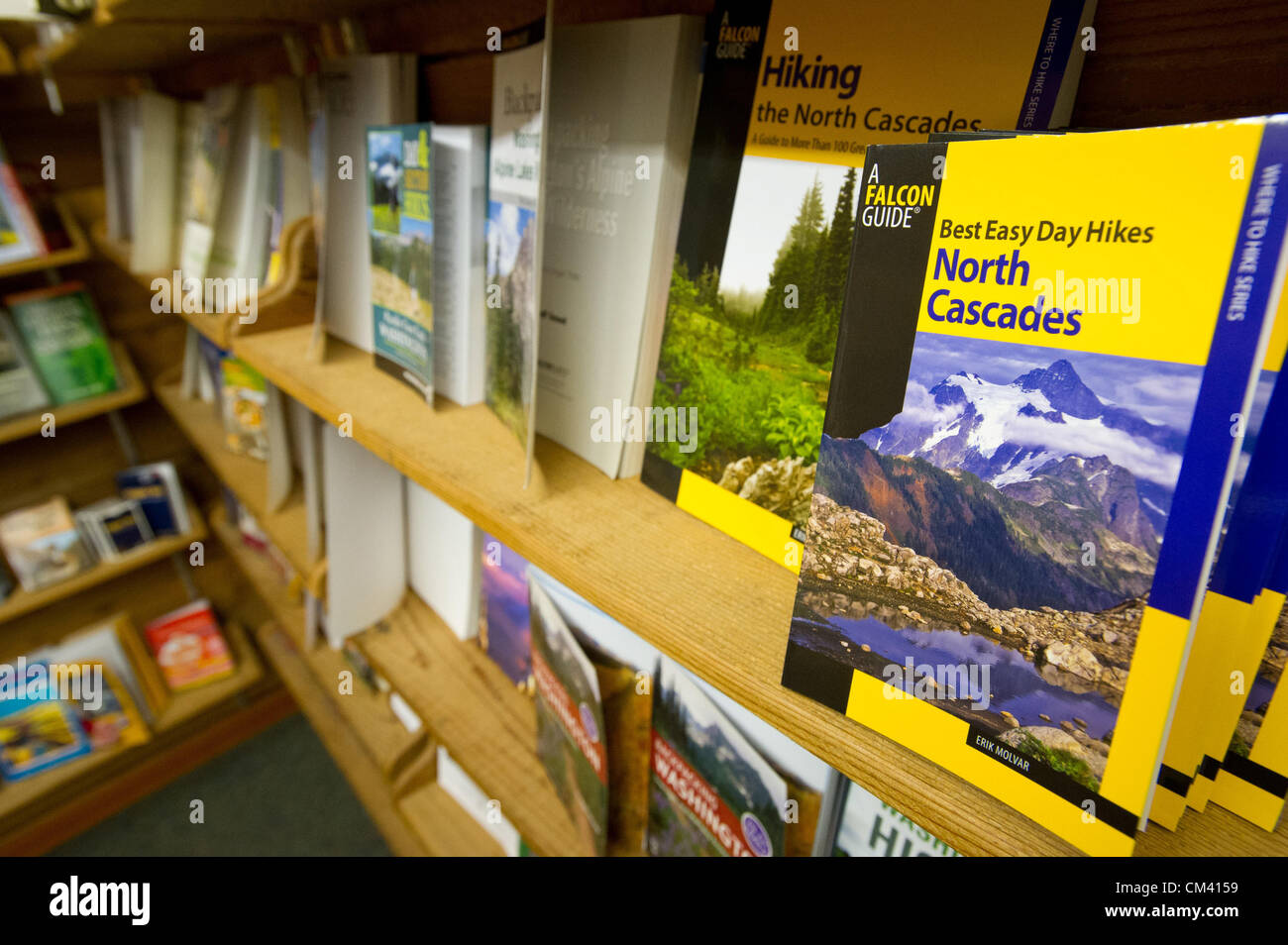 22. August 2012 - Marblemount, Washington, USA - 22. August 2012, Marblemount, Washington - Bücher zum Verkauf an der North Cascades National Park Wildnis Information Center, in Marblemount. Das Zentrum ist eine wertvolle Ressource für Parkbesucher Hinterland besuchen. (Kredit-Bild: © David Snyder/ZUMAPRESS.com) Stockfoto