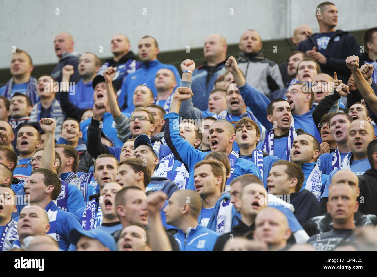 Danzig, Polen 30. September 2012 polnischen Fußball Bundesliga - T-Mobile Ekstraklasa. Lech Poznan-Fans während Lechia Gdansk V Lech Poznan-Spiel im Stadion PGE Arena in Danzig Stockfoto