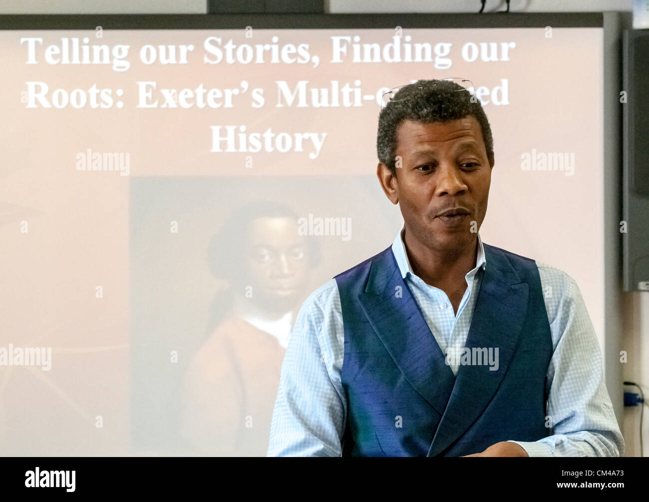 Exeter, UK. 1. Oktober 2012. Wilfred Emmanuel-Jones, britischer Unternehmer, Landwirt und Gründer von "The Black Farmer" Reihe von Lebensmitteln, anlässlich von Exeter City Multi-Coloured Geschichte Launch Event Stockfoto