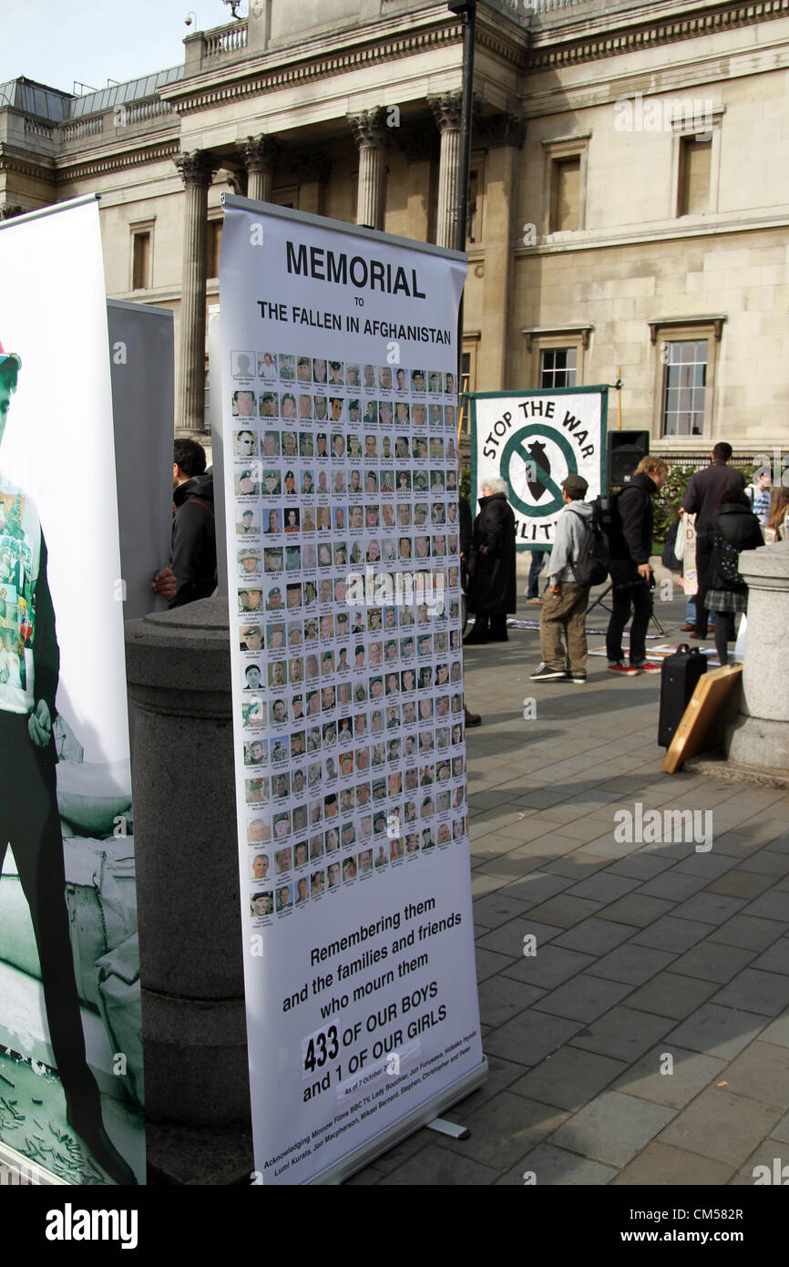 London UK. 7. Oktober 2012. Jahrestag des Beginns des Afghanistan-Krieges - Stop the War Koalition hält eine "Toten" Zeremonie Stockfoto