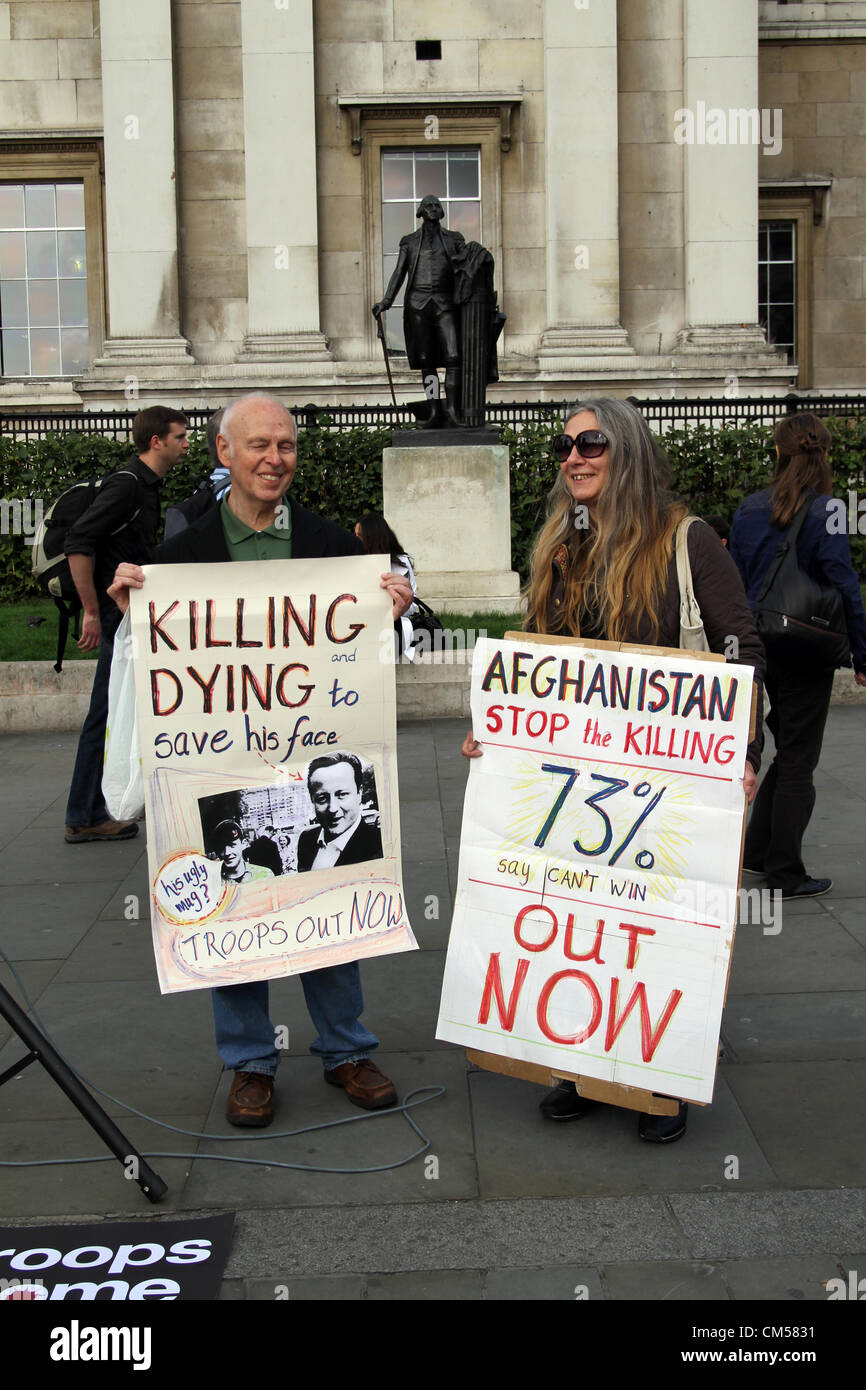 London UK. 7. Oktober 2012. Jahrestag des Beginns des Afghanistan-Krieges - Stop the War Koalition hält eine "Toten" Zeremonie Stockfoto