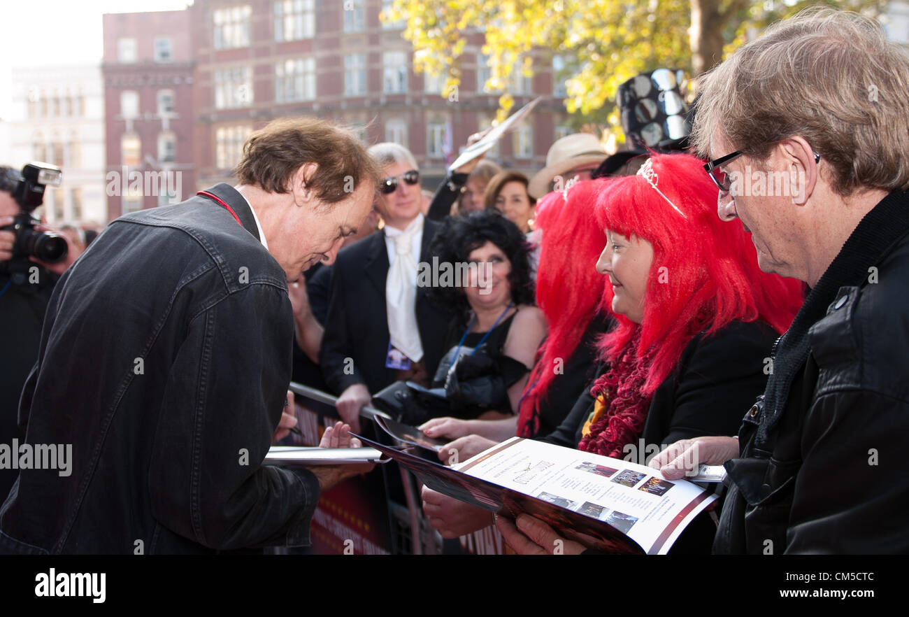 London, UK. 7. Oktober 2012. John Otway Teilnahme an der Premiere seines Films John Otway-The Film im Londoner Odean Leicester Square. Stockfoto London, UK. 7. Oktober 2012. John Otway Teilnahme an der Premiere seines Films John Otway-The Film im Londoner Odean Leicester Square. Stockfoto