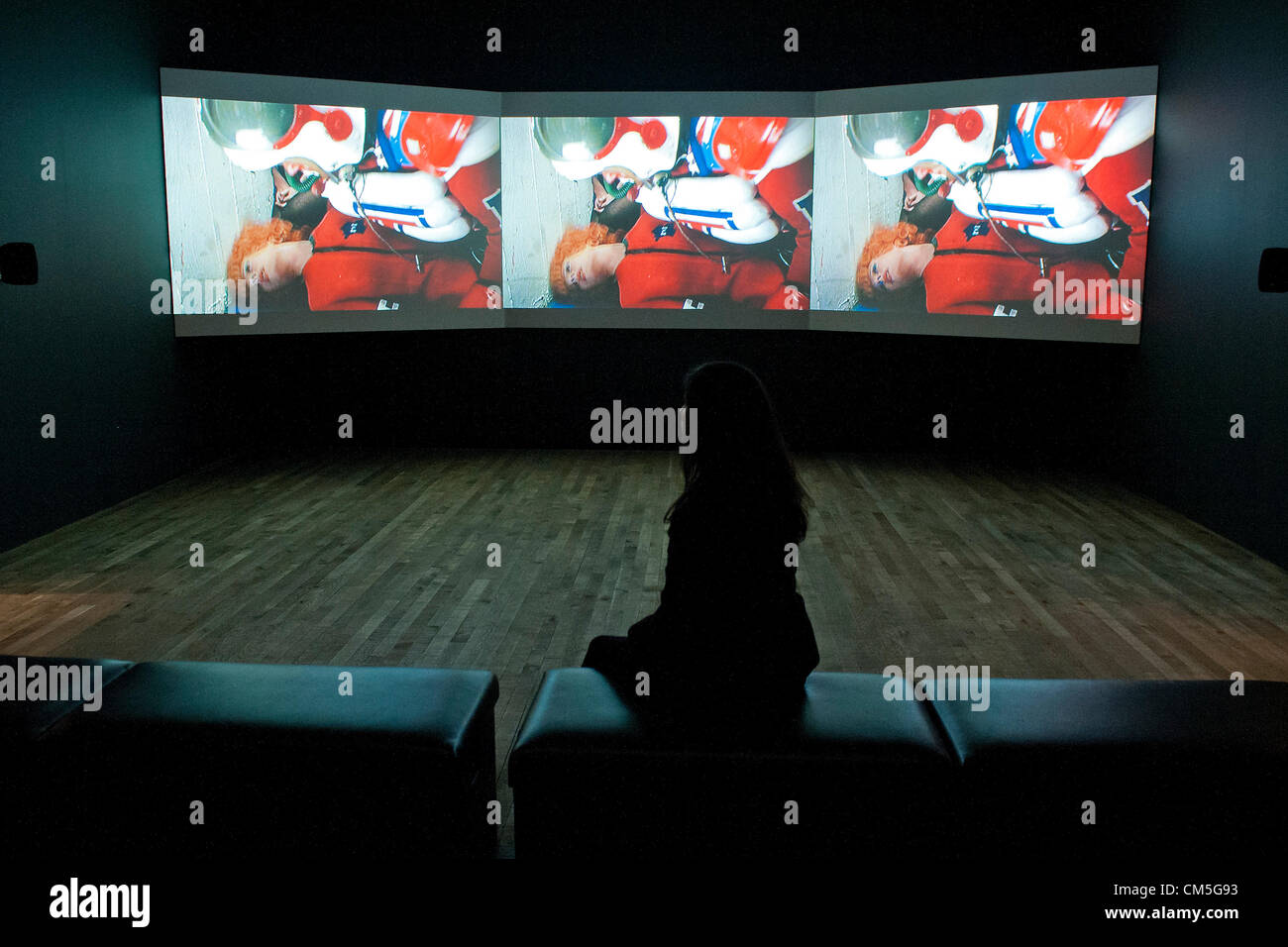 London, UK. 8. Oktober 2012. Tate Modern neue Ausstellung der Arbeiten von William Klein (Arbeit abgebildet) + Daido Moriyama (10. Oktober 2012 – 20. Januar 2013), mit der Arbeit von zwei berühmten lebenden Fotografen.  Tate Modern, London, uk, 8. Oktober 2012. Stockfoto