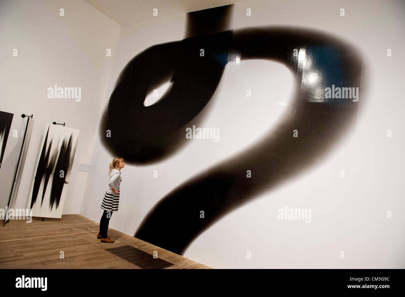 London, UK. 8. Oktober 2012. Tate Modern neue Ausstellung der Arbeiten von William Klein (Arbeit abgebildet) + Daido Moriyama (10. Oktober 2012 – 20. Januar 2013), mit der Arbeit von zwei berühmten lebenden Fotografen.  Tate Modern, London, uk, 8. Oktober 2012. Stockfoto