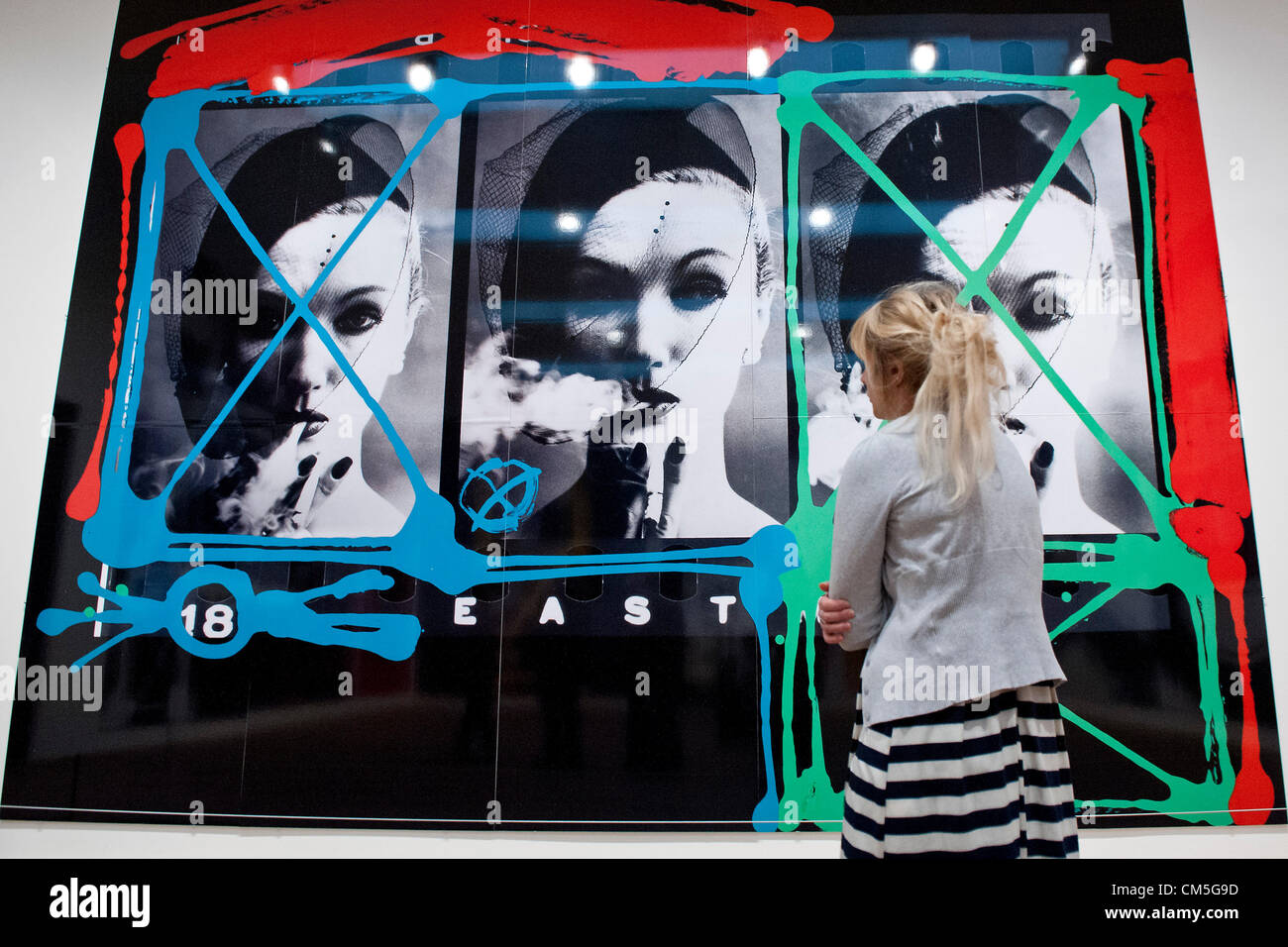 London, UK. 8. Oktober 2012. Tate Modern neue Ausstellung der Arbeiten von William Klein (Arbeit abgebildet) + Daido Moriyama (10. Oktober 2012 – 20. Januar 2013), mit der Arbeit von zwei berühmten lebenden Fotografen.  Tate Modern, London, uk, 8. Oktober 2012. Stockfoto