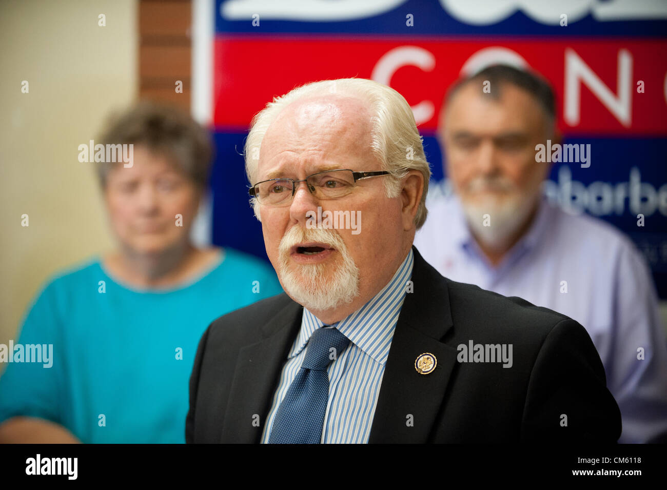 12. Oktober 2012 - Tucson, Arizona, USA - akzeptiert Rep RON BARBER (D ...