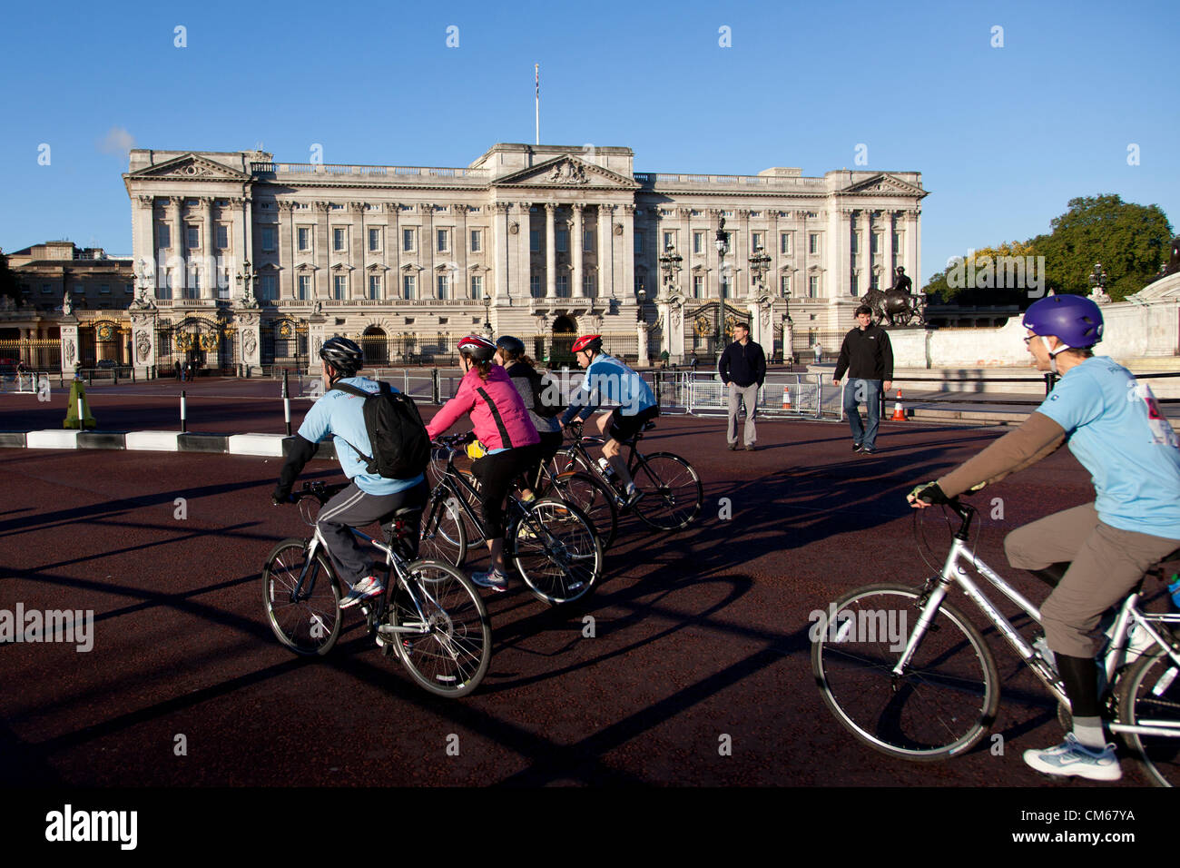 14. Oktober 2012, des Prinzen Vertrauen Palast zu Palast Charity Radtour, The Mall, London, UK Stockfoto