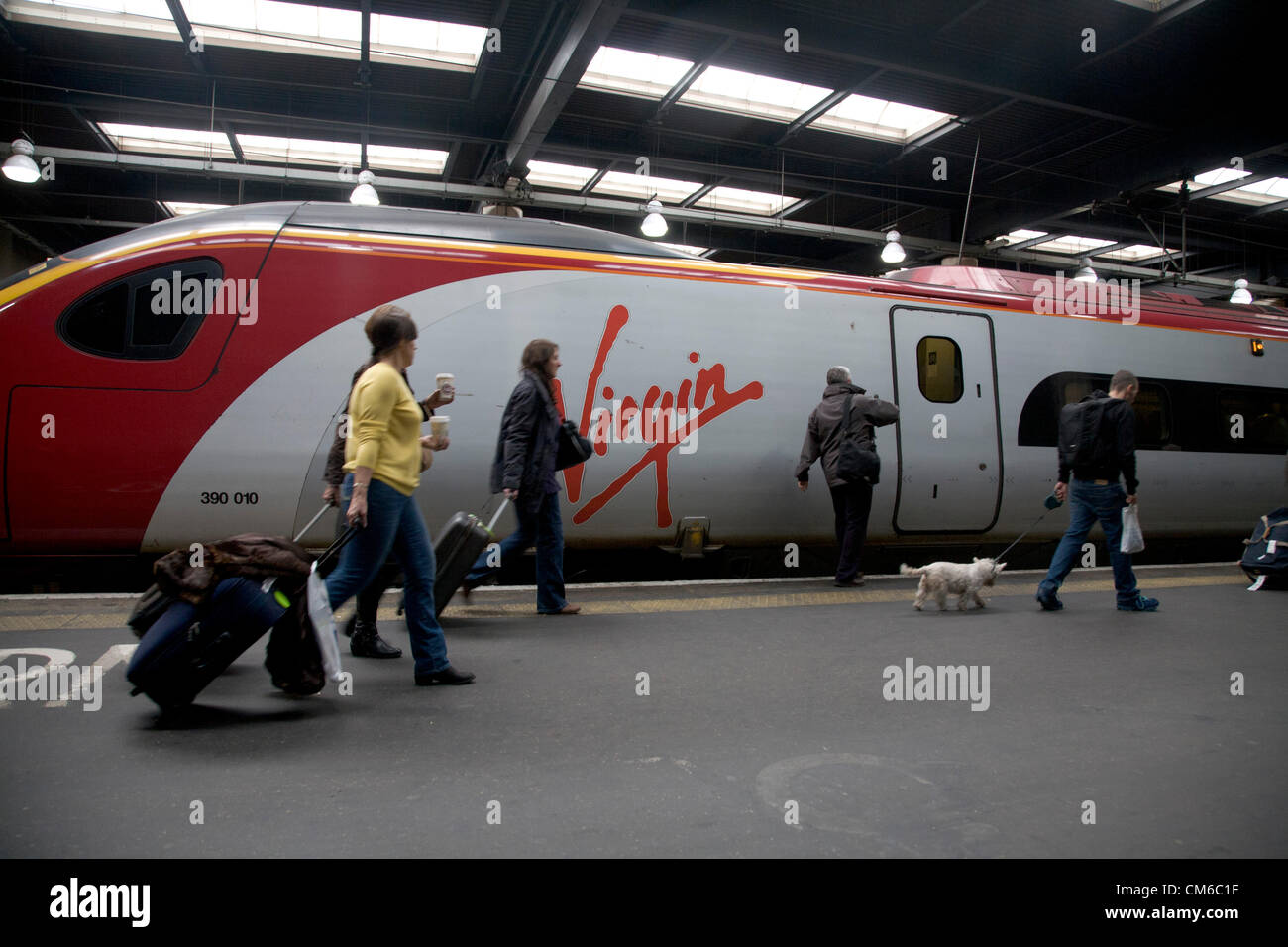 15. Oktober 2012. London, UK. Virgin Trains erhielten eine Verlängerung um 9-13 Monate zum Ausführen des West Coast Mainline Dienstes nach der Entscheidung vom Department for Transport, vom First Group zurückzutreten. Stockfoto