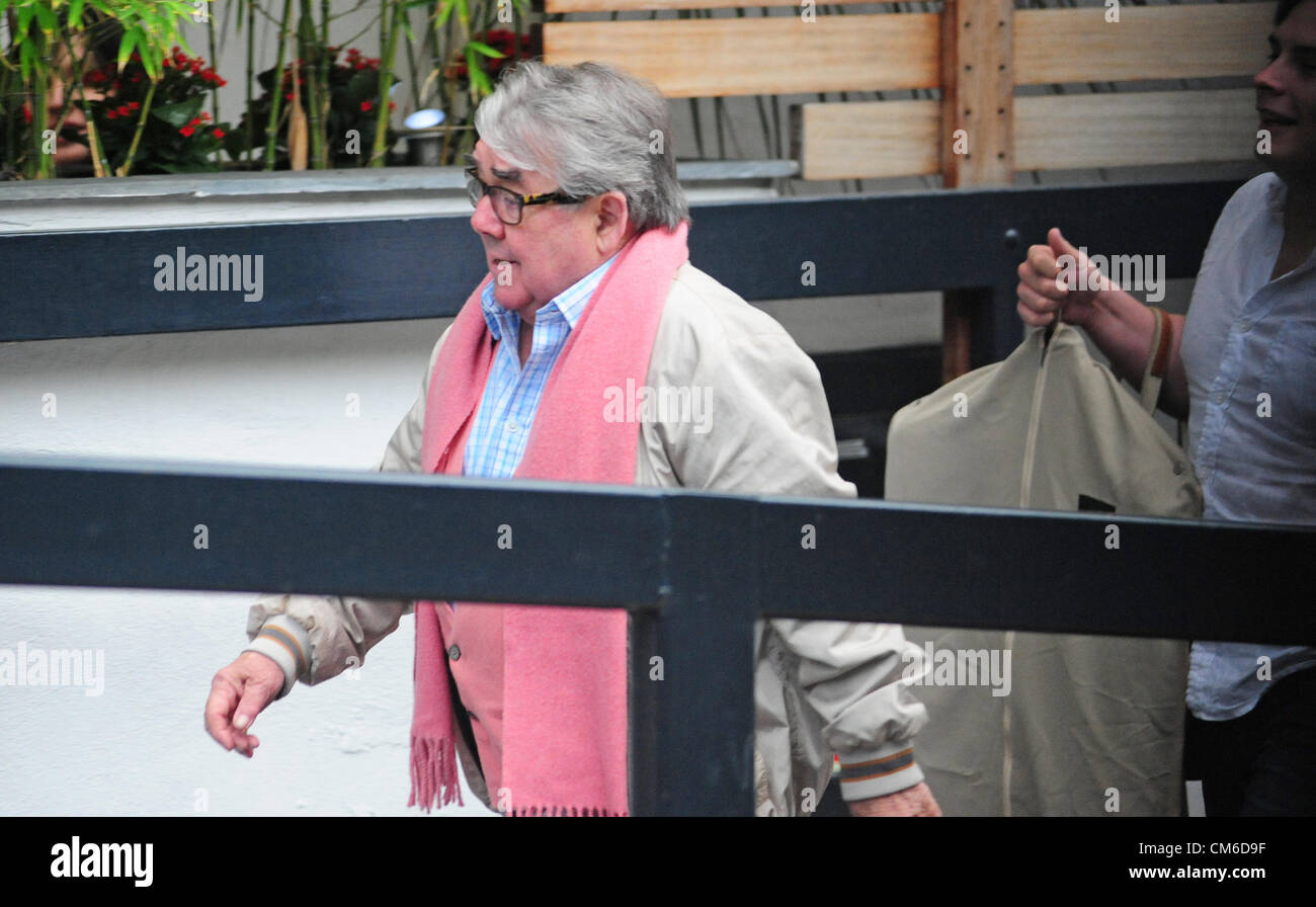 RONNIE CORBETT Ankunft am ITV StudiosSouth Bank London am 15. Oktober 2012 für die Aufnahme der Graham Norton show Stockfoto