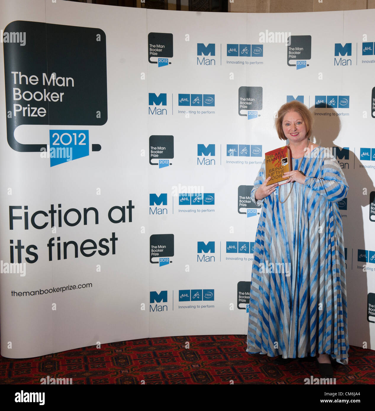 Hilary Mantel, Gewinner des The Mann Booker Preis 2012 bringen bis der Körper in der Guildhall, London 16. Oktober 2012. Stockfoto Hilary Mantel, Gewinner des The Mann Booker Preis 2012 bringen bis der Körper in der Guildhall, London 16. Oktober 2012. Stockfoto