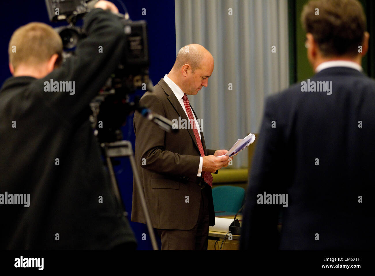 Brüssel, Brüssel, 19. Oktober 2012. Fredrik Reinfeldt, Premierminister von Schweden gibt eine Pressekonferenz in den frühen Morgenstunden des Freitag Vormittag auf der Tagung des Europäischen Rates in Brüssel, Justus-Lipsius-Gebäude. Foto: Jeff Gilbert. 19.10.2012. Brüssel, Belgien. Stockfoto