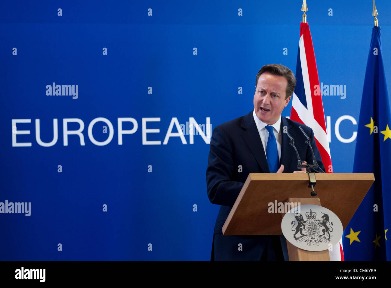 David Cameron, Premierminister des Vereinigten Königreichs gibt einem Pressebriefing am Freitagmorgen auf der Tagung des Europäischen Rates in Brüssel, Justus-Lipsius-Gebäude. Foto: Jeff Gilbert. 19.10.2012. Brüssel, Belgien. Stockfoto