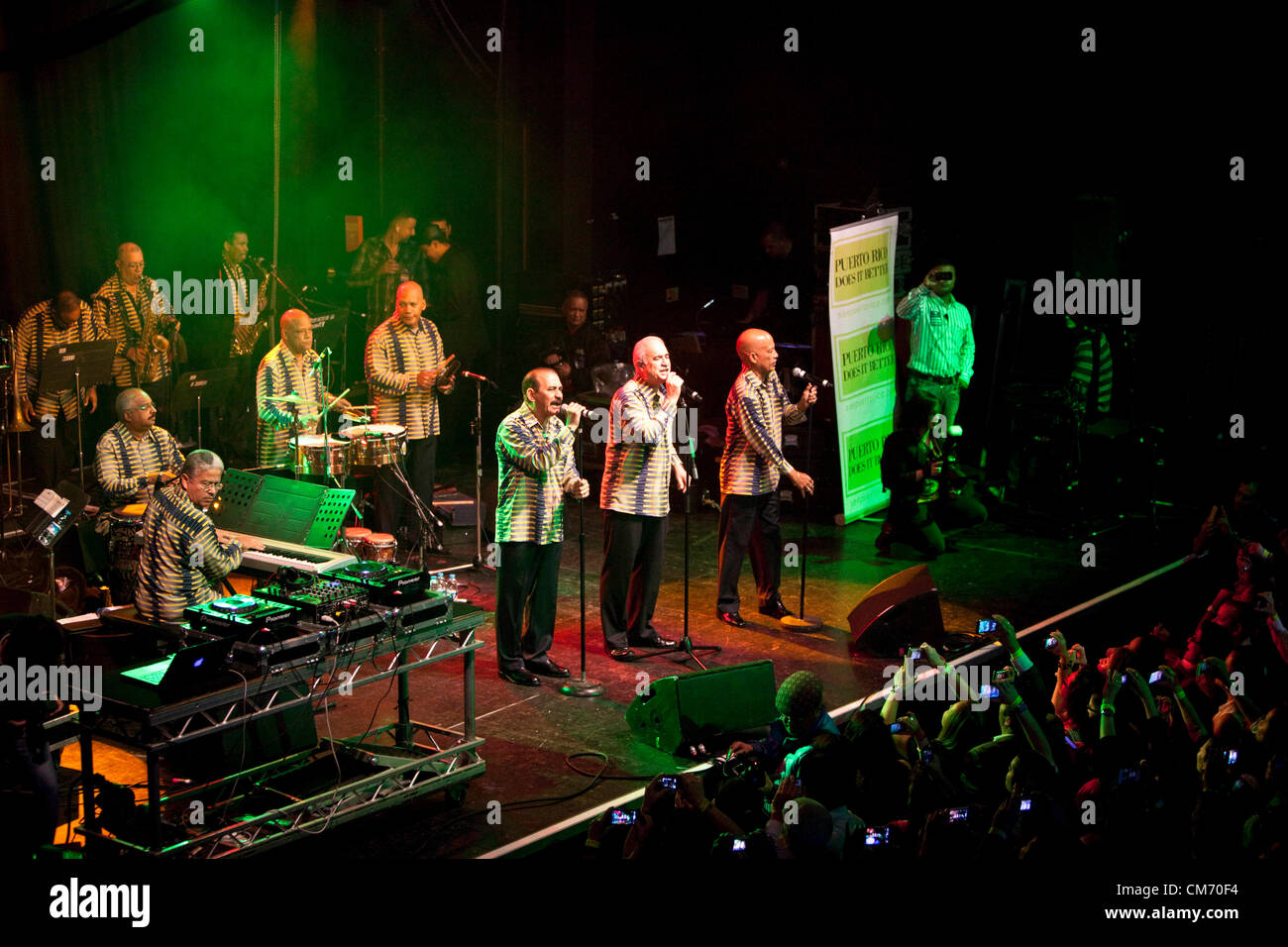 El Gran Combo de Puerto Rico, berühmten Puerto-Ricanischen Salsa-Orchester feiert sein 50-jähriges bestehen in elektrische Brixton, London, England - Donnerstag, 18. Oktober 2012. Stockfoto
