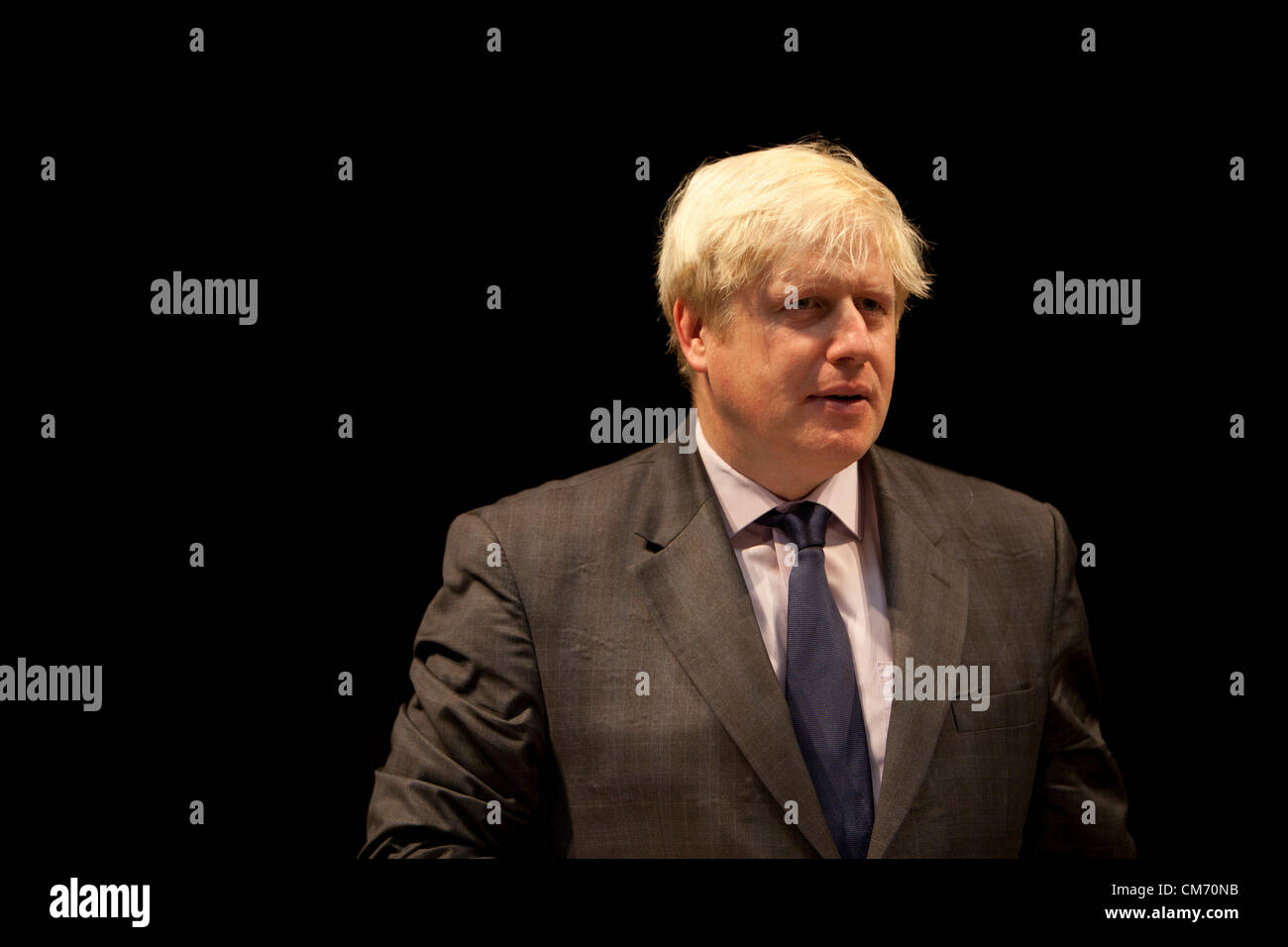 Der Bürgermeister von London, spricht Boris Johnson in Pimlico Akademie bekanntgebende Pläne zu London ein weltweit führendes Unternehmen in der Ausbildung. Stockfoto