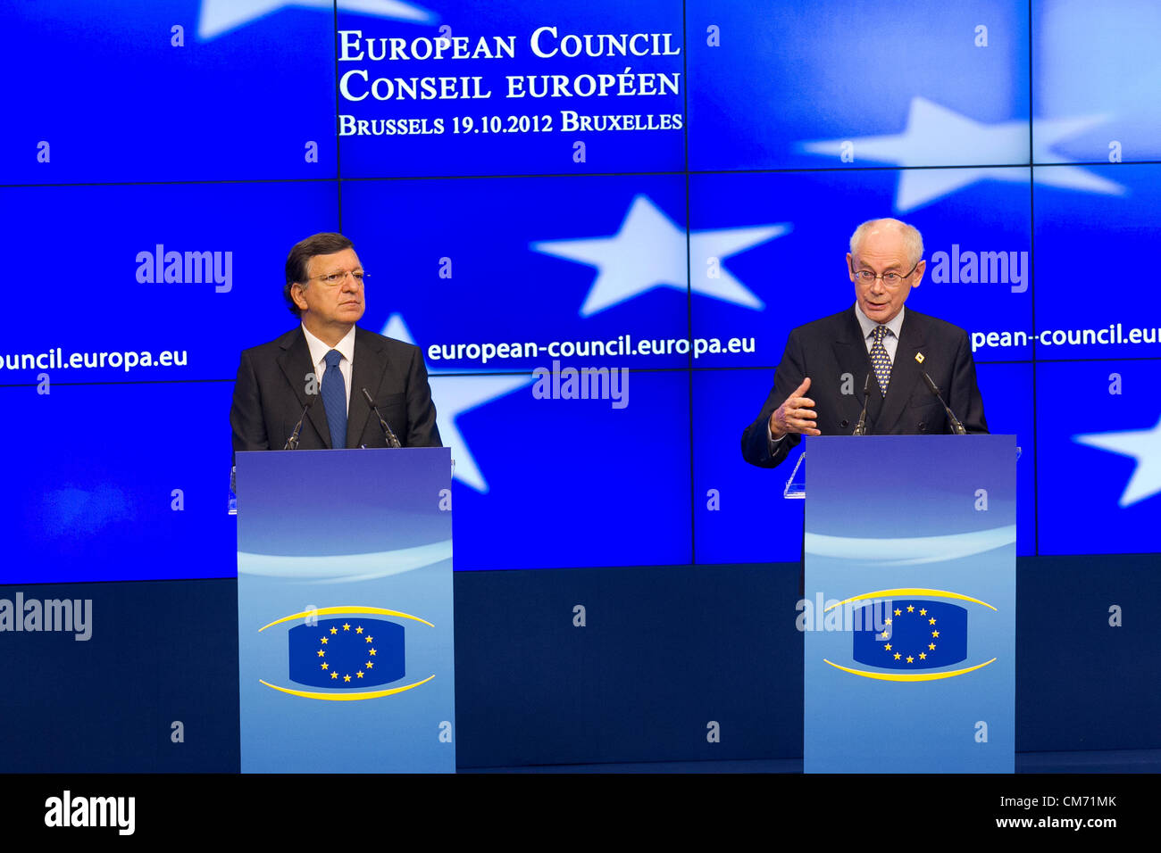 EU-Kommissionspräsident Jose Manuel Barosso und EU-Ratspräsident Herman Van Rompuy im Bild im Gespräch nach der Tagung des Europäischen Rates in Brüssel Stockfoto