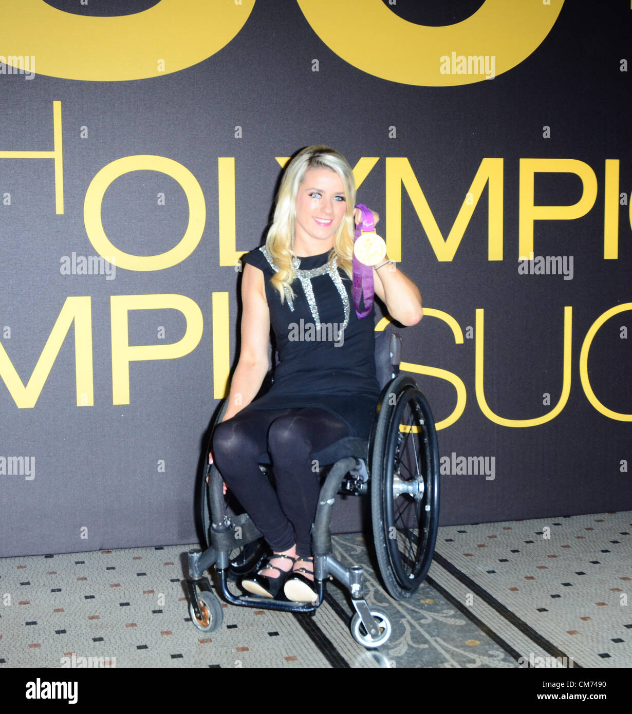 London Uk 19 Oktober 2012 Josie Pearson Posiert Fur Fotos Beim Uk Leichtathletik Dinner Statt An Den Koniglichen Hofen Der Gerechtigkeit London Uk Bildnachweis Duncan Penfold Alamy Live News Stockfotografie Alamy