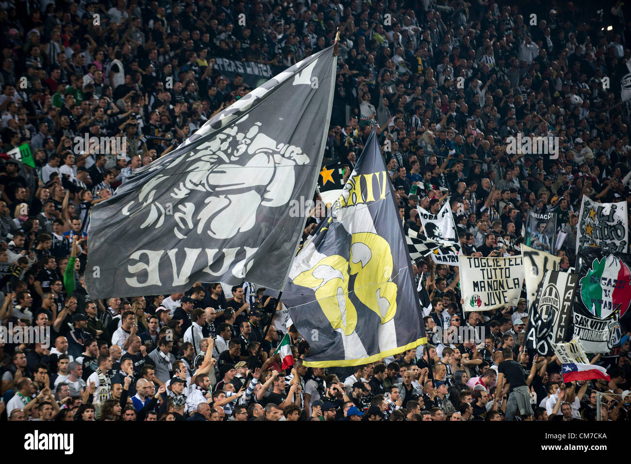 Turin, Italien. Juventus-fans, 20. Oktober 2012 - Fußball / Fußball: italienische "Serie A" match zwischen Juventus 2-0 SSC Napoli im Juventus Stadium in Turin, Italien. (Foto von Maurizio Borsari/AFLO) Stockfoto