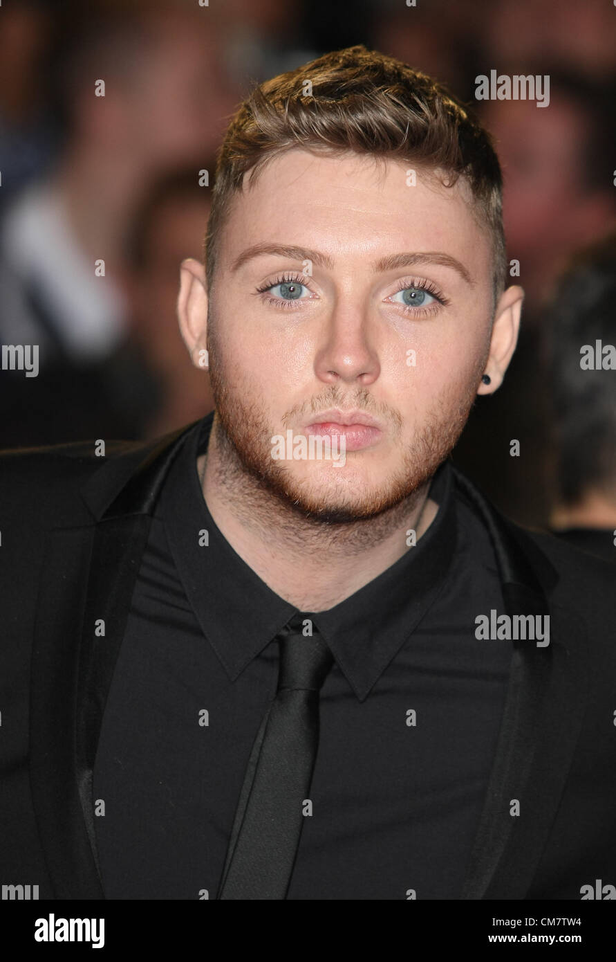 JAMES ARTHUR SKYFALL. DIE königliche Welt PREMIERE LONDON ENGLAND UK 23. Oktober 2012 Stockfoto