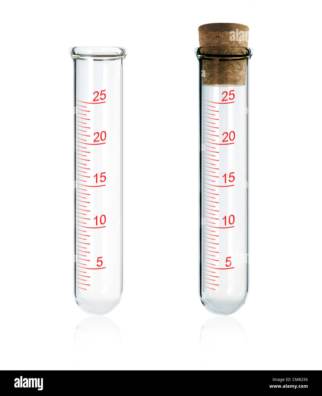 leere Labor Reagenzglas mit Kork isoliert auf weißem Hintergrund Stockfoto