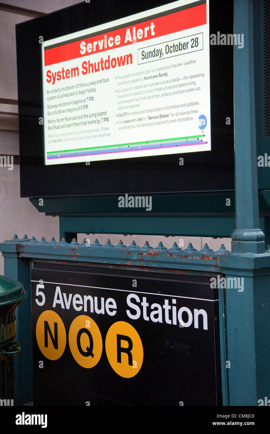 New Yorker u-Bahn-System wurde heruntergefahren Sonntag um 19:00 vor dem Hurrikan Sandy "Landung Stockfoto