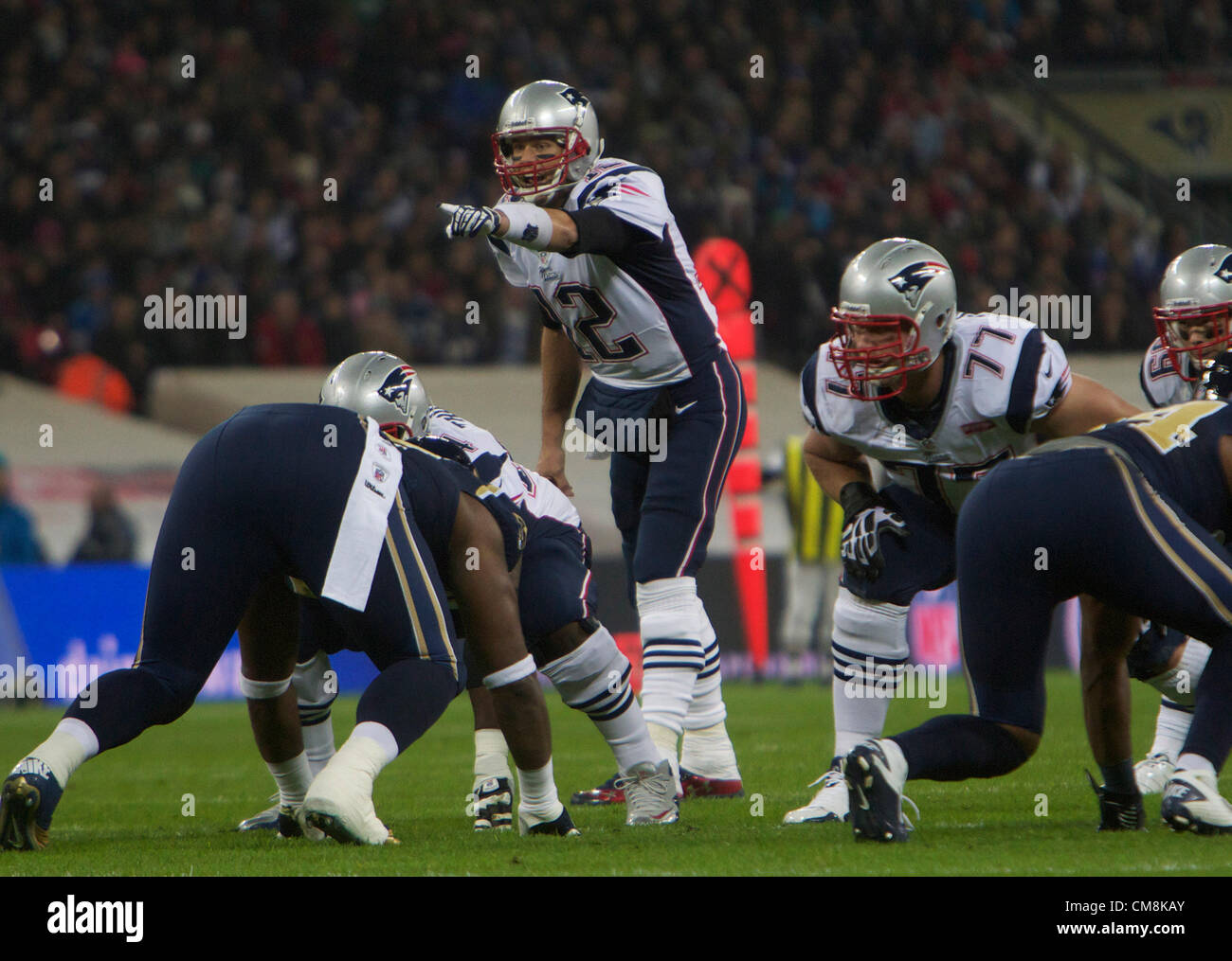 28.10.2012 London, England.  NE Patrioten QB Tom Brady während der NFL International Series 2012 Spiel zwischen The Bill Belichick und Tom Brady führte die New England Patriots und die St. Louis Rams von Wembley-Stadion. Stockfoto