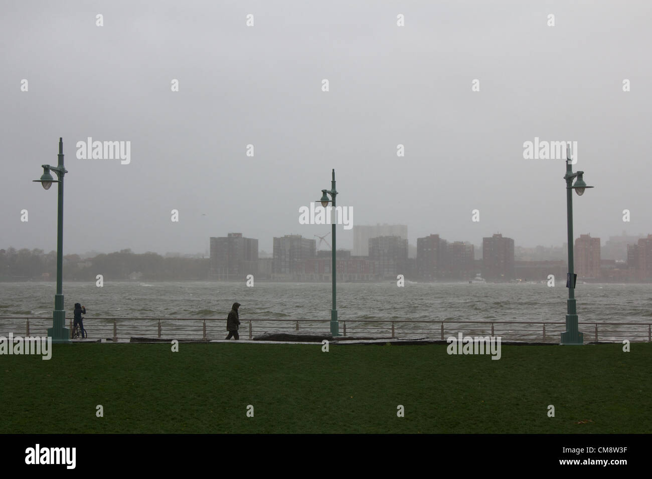 NEW YORK, NY - 29. Oktober 2012: Hurrikan Sandy, voraussichtlich ein "Frankenstorm" hits Manhattan wie Behörden und Bürger in einer gelähmten Stadt in New York, NY, am 29. Oktober 2012 vorzubereiten. Stockfoto