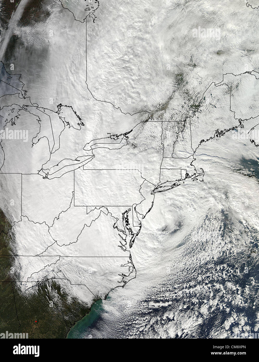 NASA Satelliten Aqua erfasst ein sichtbares Bild Sandy massive Durchblutung am 29. Oktober um 18:20 UTC (2:20 Uhr EDT). Sandy umfasst 1,8 Millionen Quadrat-Meilen, von der Mid-Atlantic im Ohio-Tal, in Kanada und Neuengland. Bildnachweis: Archiv Bild/NASA Stockfoto