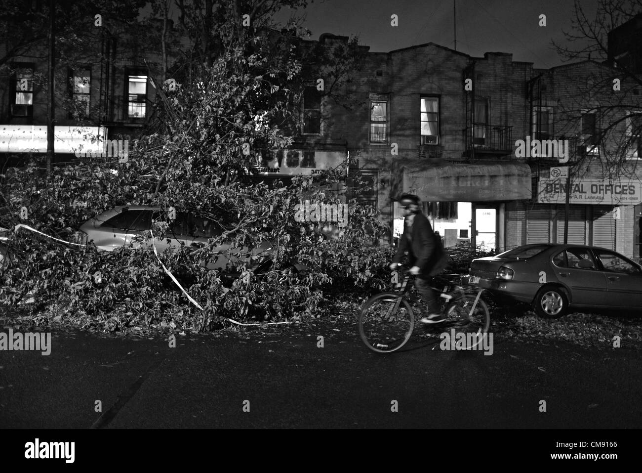 New York, USA. 30. Oktober 2012. Nachwirkungen des tropischen super Sturm Hurrikan Sandy, Queens, New York, Vereinigte Staaten von Amerika - 30. Oktober 2012 Stockfoto
