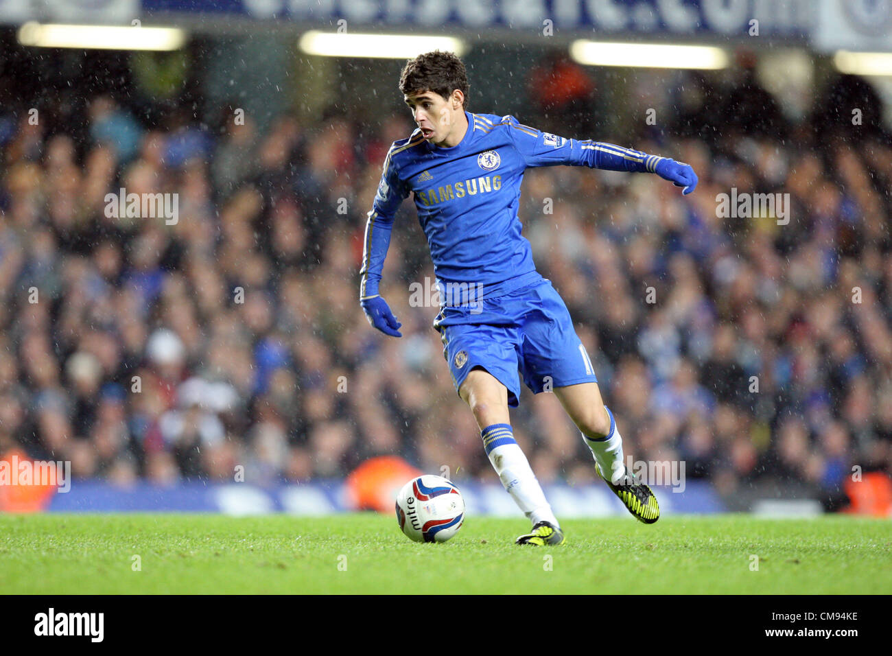 31.10.2012.London, England.  Oscar von Chelsea in Aktion während der Capital One Cup vierten Runde Spiel zwischen Chelsea und Manchester United an der Stamford Bridge Stockfoto