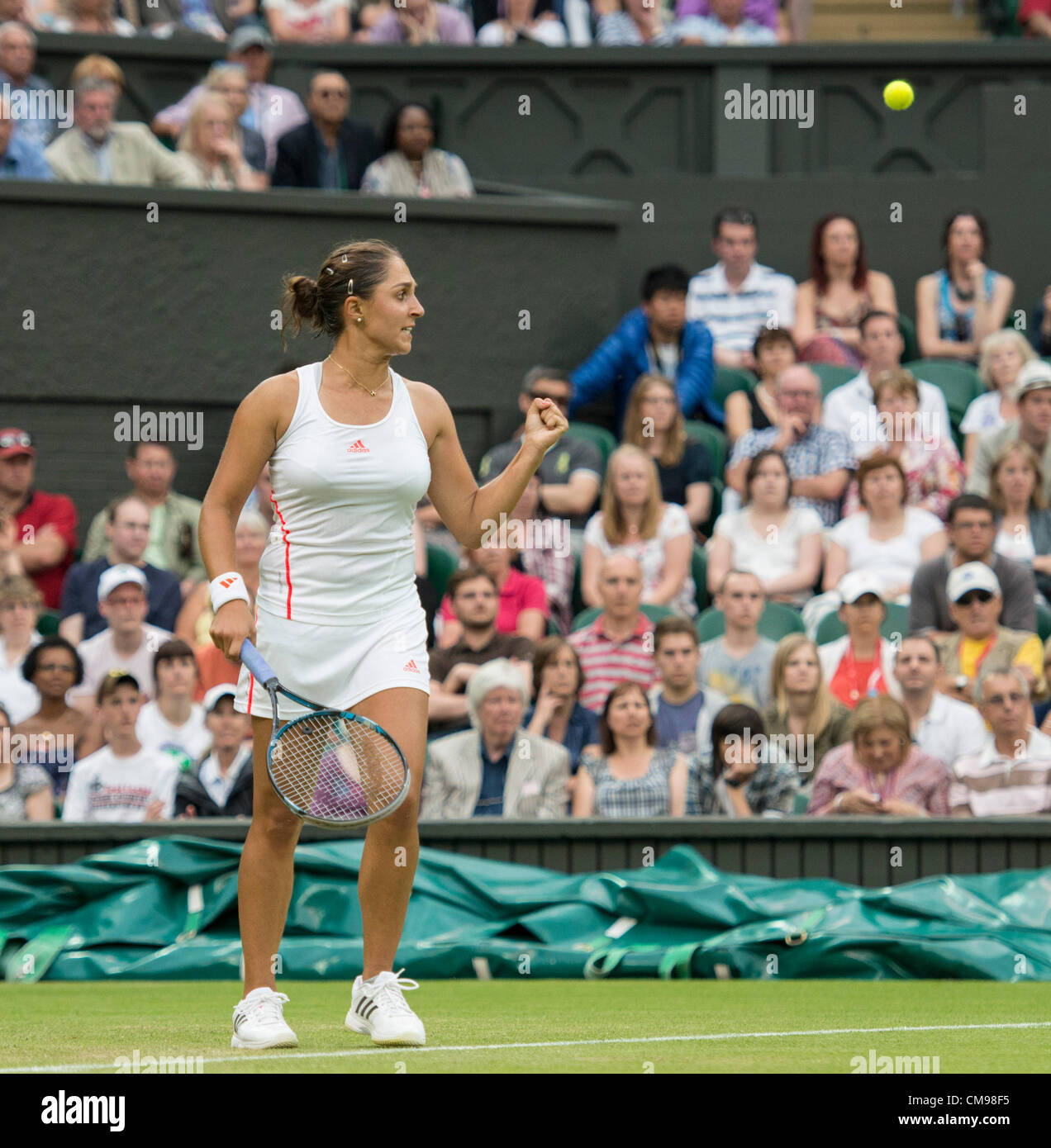 27.06.2012 die Wimbledon Tennis Championships 2012 statt bei den All England Lawn Tennis and Croquet Club, London, England, UK.    Tamira Paszec (AUT) V Caroline Wozniacki (DEN [7].  Tamira in Aktion. Stockfoto