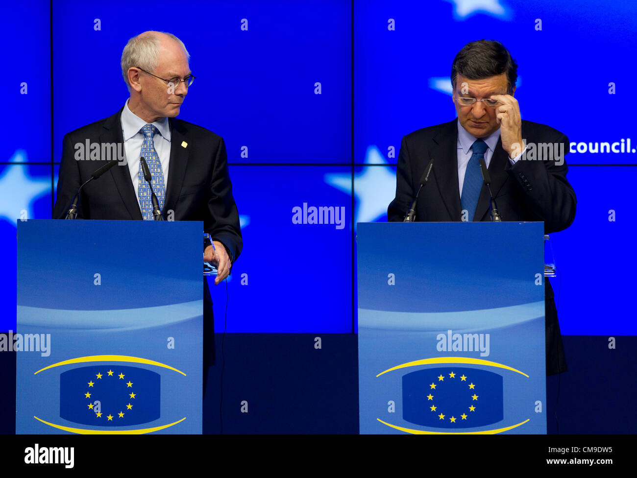 EU-Gipfel, Justus-Lipsius-Gebäude in Brüssel. 28.06.2012 zeigt Bild Herman Van Rompuy und José Manuel Barroso, in der wichtigsten Medien-Halle im Europäischen Parlament in Brüssel, auf dem EU-Gipfel, Justus-Lipsius-Gebäude. Stockfoto