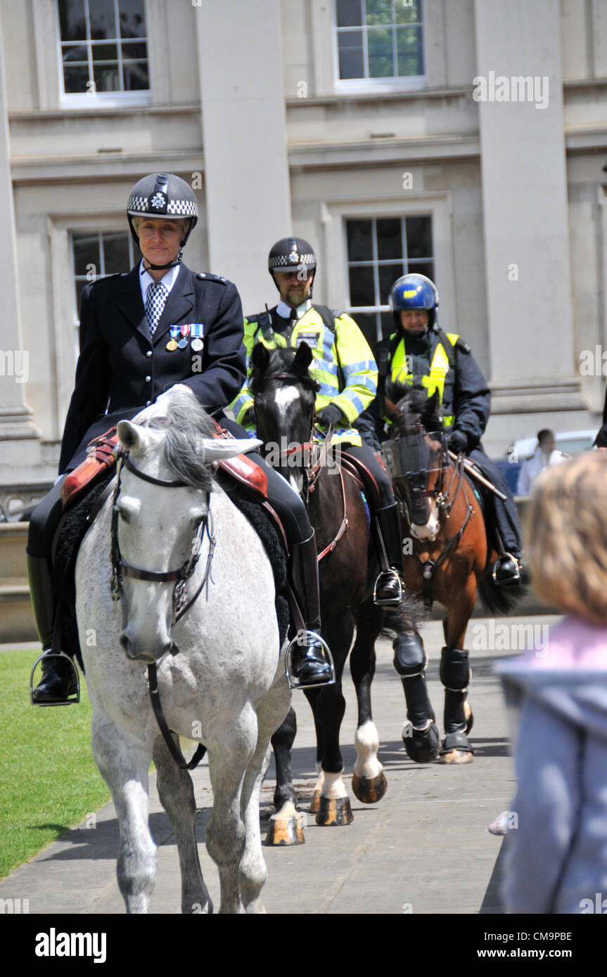 British Museum, London, UK. 30. Juni 2012. Berittene Polizei Offiziere nehmen an der Pferdeparade als Teil des Pferdes macht, pro Tag feiern alle Dinge Pferde Teil. Stockfoto