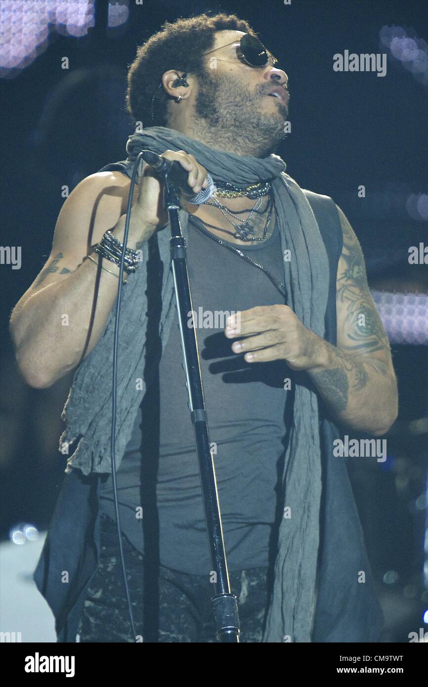 30. Juni 2012 - führt Arganda Del Rey, Spanien - Lenny Kravitz auf der Bühne bei Rock in Rio Madrid 2012 am 30. Juni 2012 in Arganda del Rey, Spanien. (Bild Kredit: Jack Abuin/ZUMAPRESS.com ©) Stockfoto